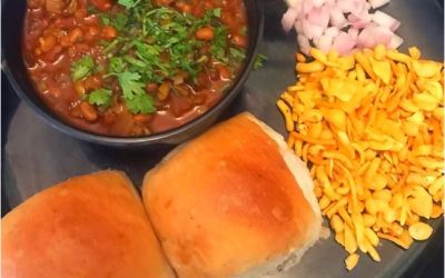 Misal Pav Recipe. How to make Maharashtrian Misal Pav. Easy Recipe.