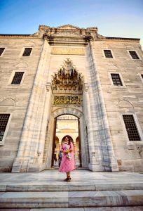Istanbul photo session did a lovely photoshoot of me at Sulemaniye mosque.